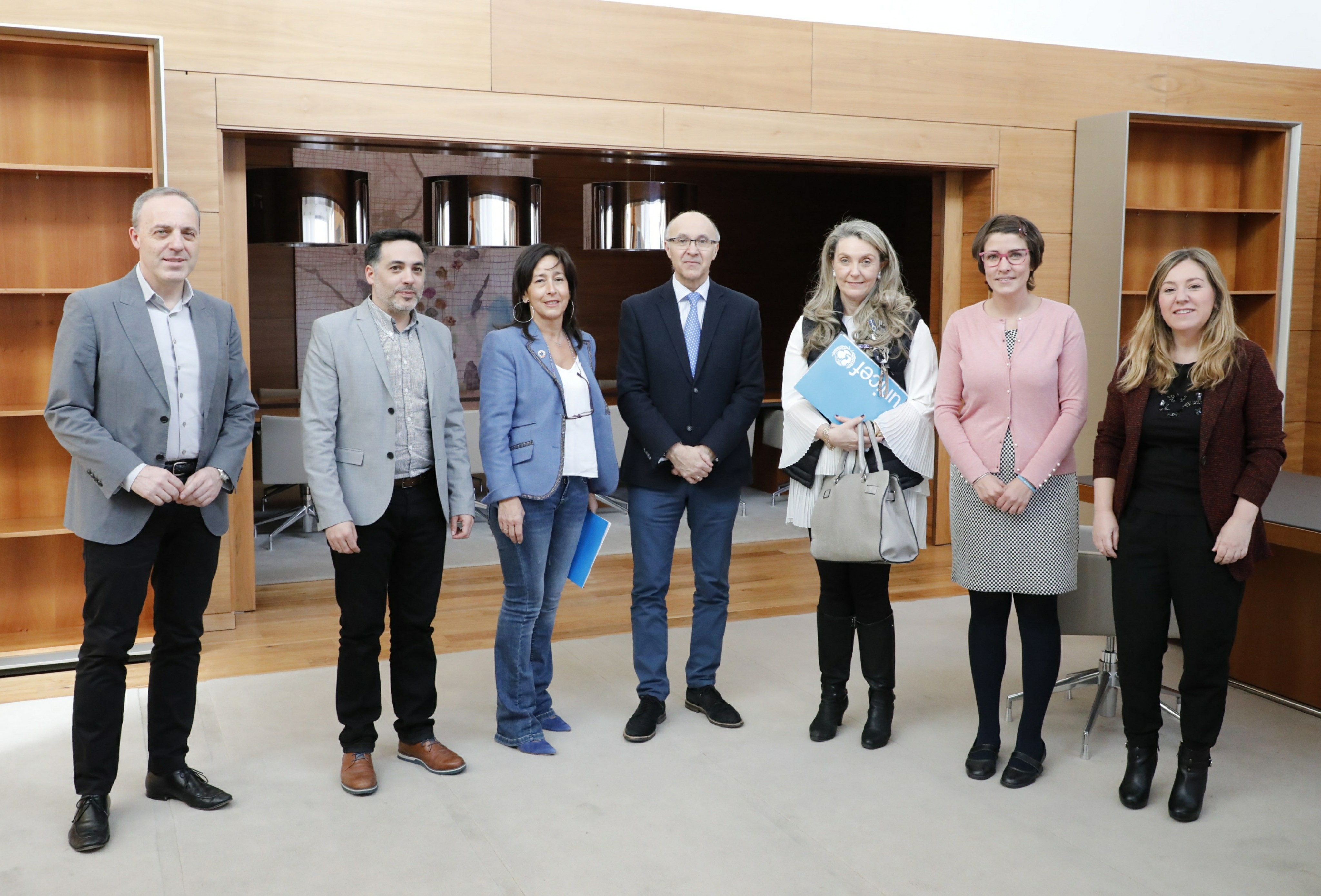 20190228 - Miembros de la Mesa y de UNICEF antes del Pleno